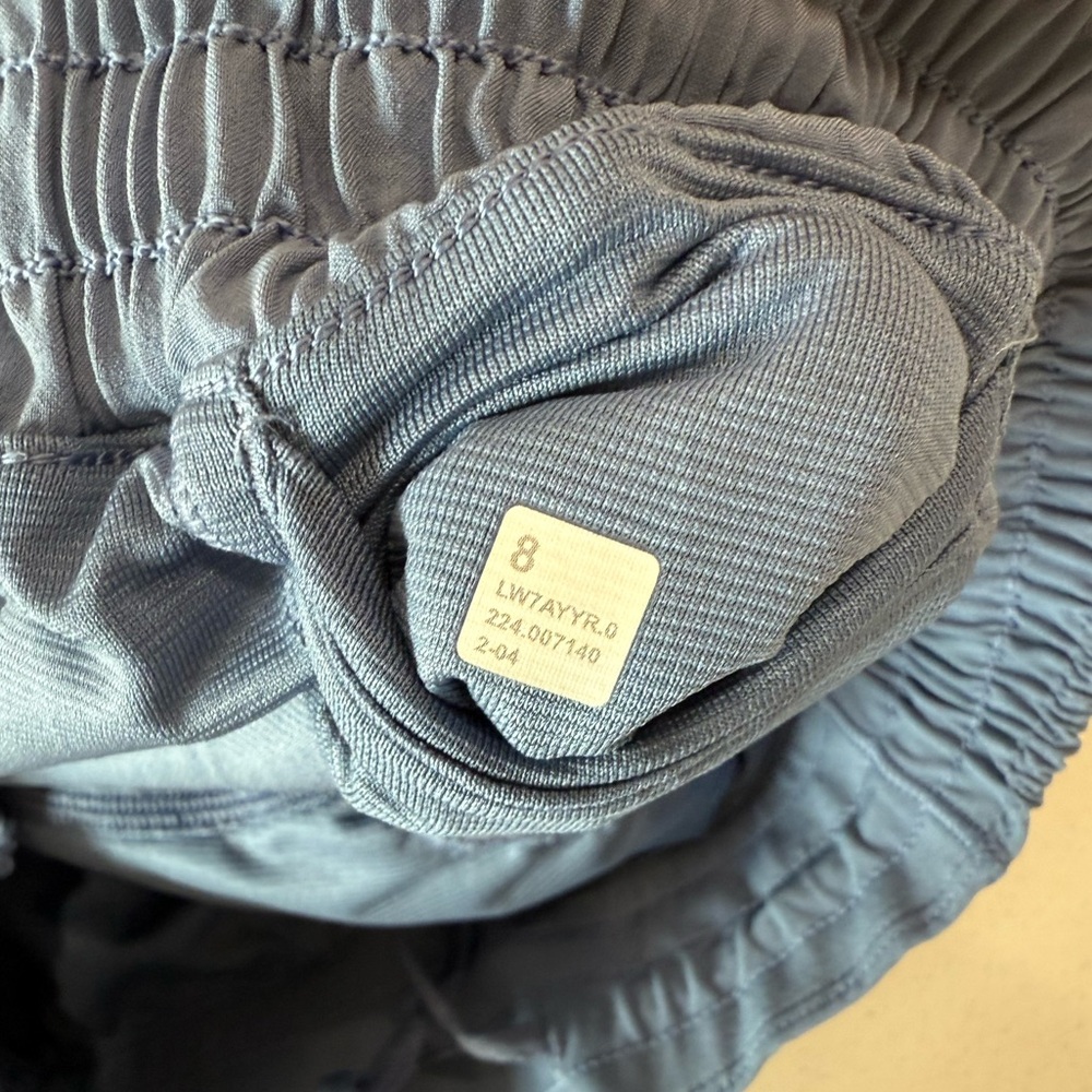 Lululemon Hotty Hot High-Rise Lined Short 2.5 - Picture 4 of 4